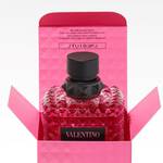 Flacon de parfum Valentino rose, presente dans une boite ouverte, avec un design moderne et elegant.